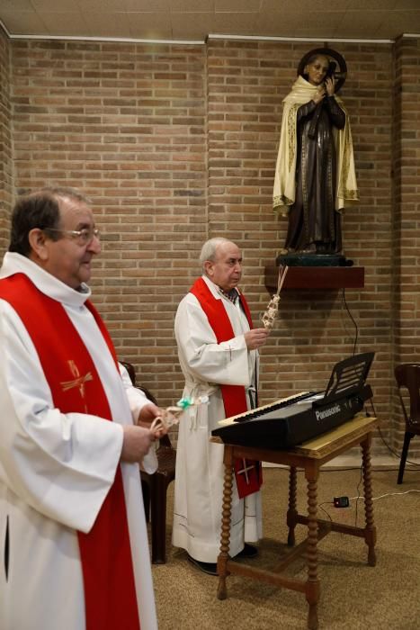 Los sacerdotes de Gijón ofician misa por internet