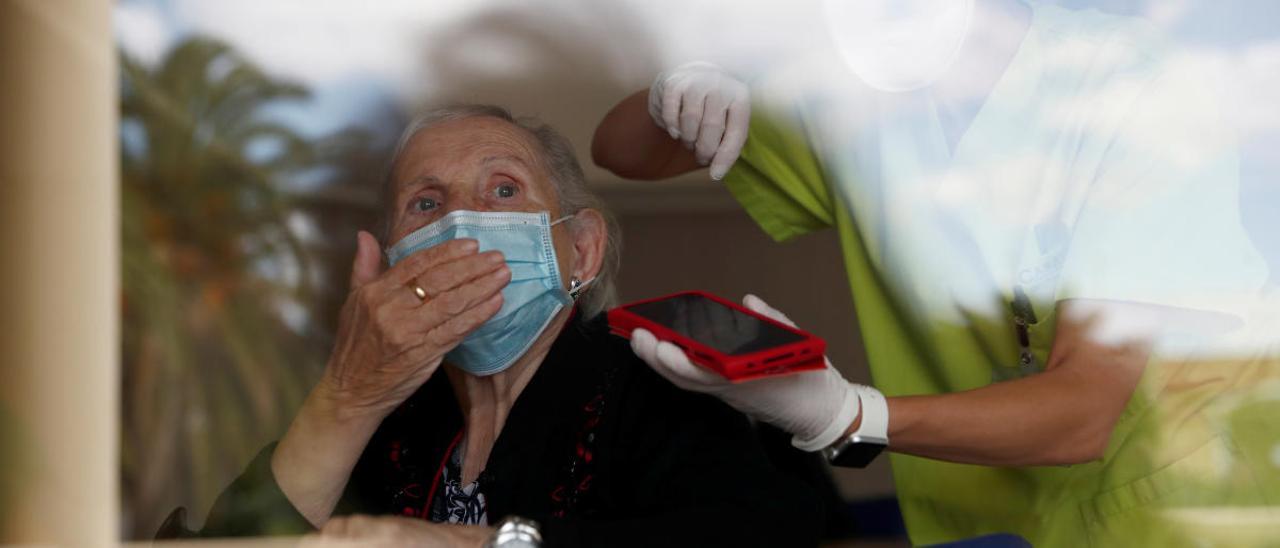 Los contagios de mayores se disparan y auguran un aumento de hospitalizaciones