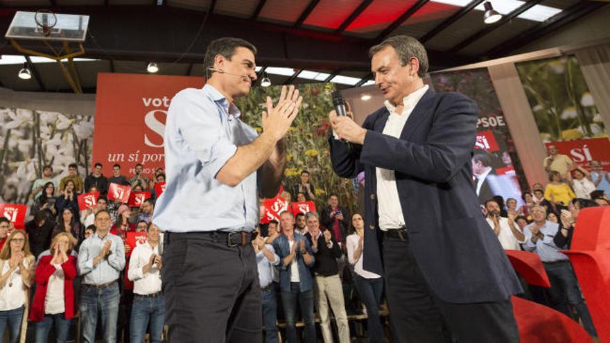 Elogios y buenas palabras entre Sánchez y Zapatero