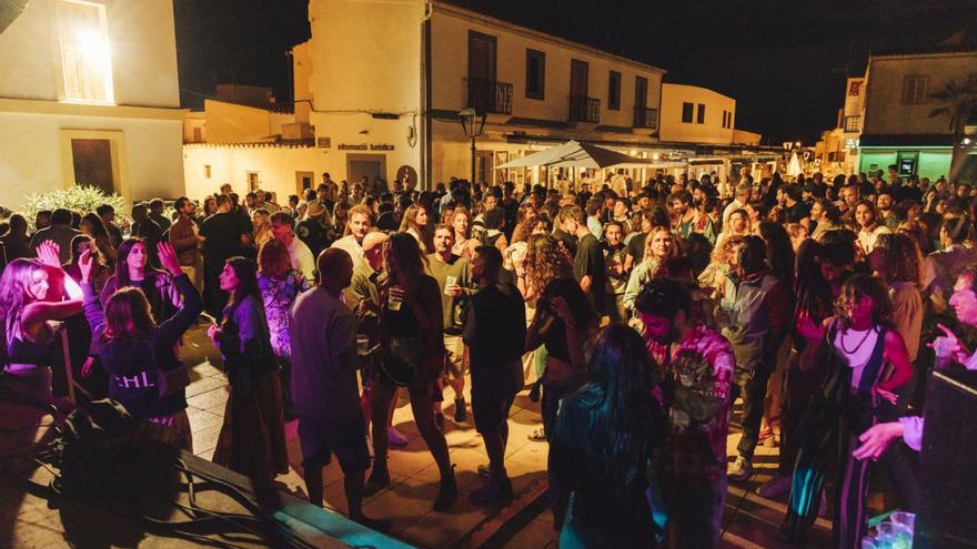 Una de la noches de conciertos del FJF de este año en la plaza de la Constitució.