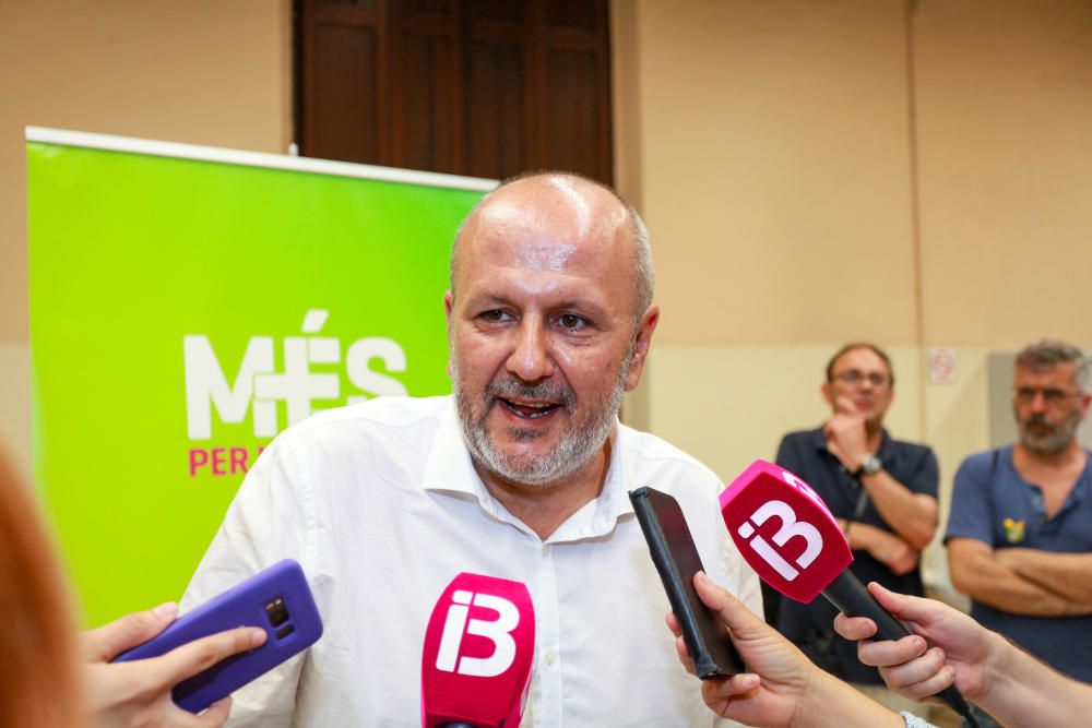 Ensenyat barre a Fina Santiago y será el candidato de Més en 2019