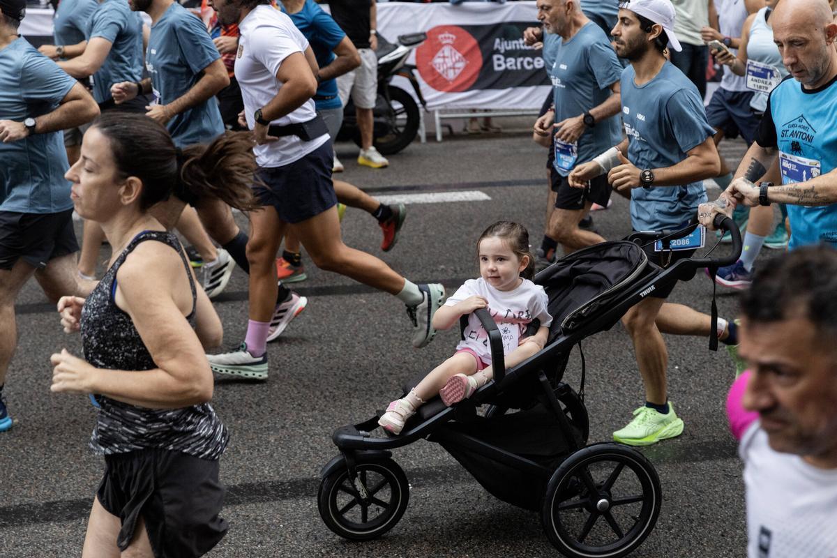 14.000 corredores participan en esta edición de la Cursa de la Mercè, en Barcelona.