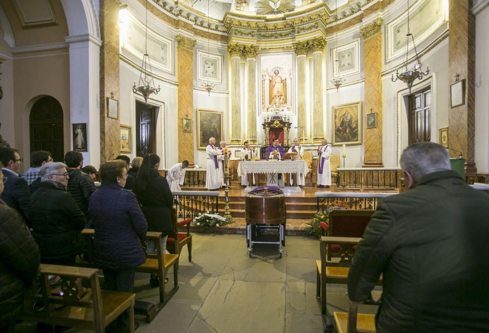 Sant Joan da un emotivo último adiós a su cronista oficial