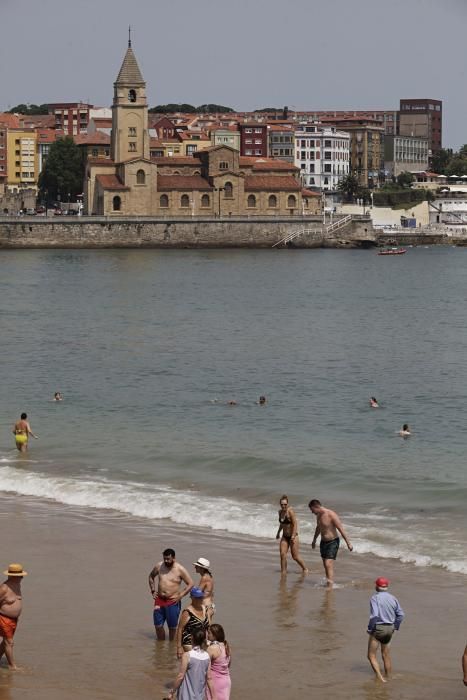 Playa de San Lorenzo con Sol y calor