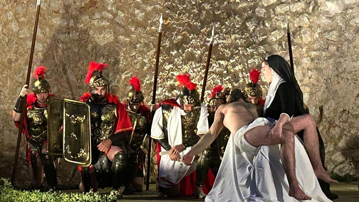 Imágenes de los Davallaments y procesiones del Viernes Santo
