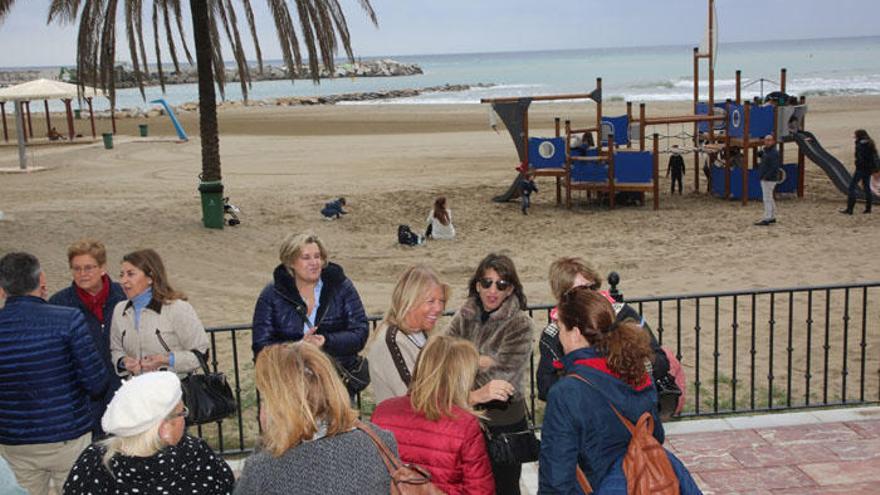 Marbella moderniza el parque de playa de La Bajadilla