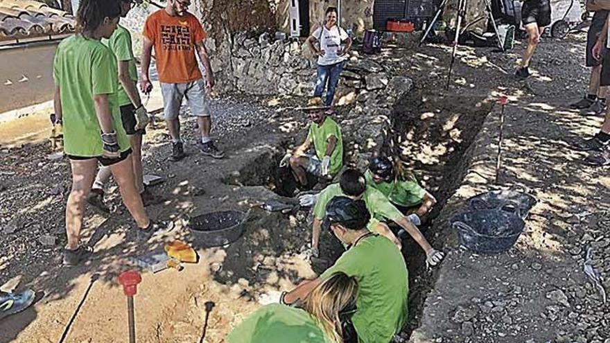 Excavaciones en el Castell d&#039;Alaró