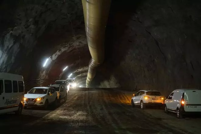 El presidente de Canarias visita las obras del cierre del anillo insular en Santiago del Teide.