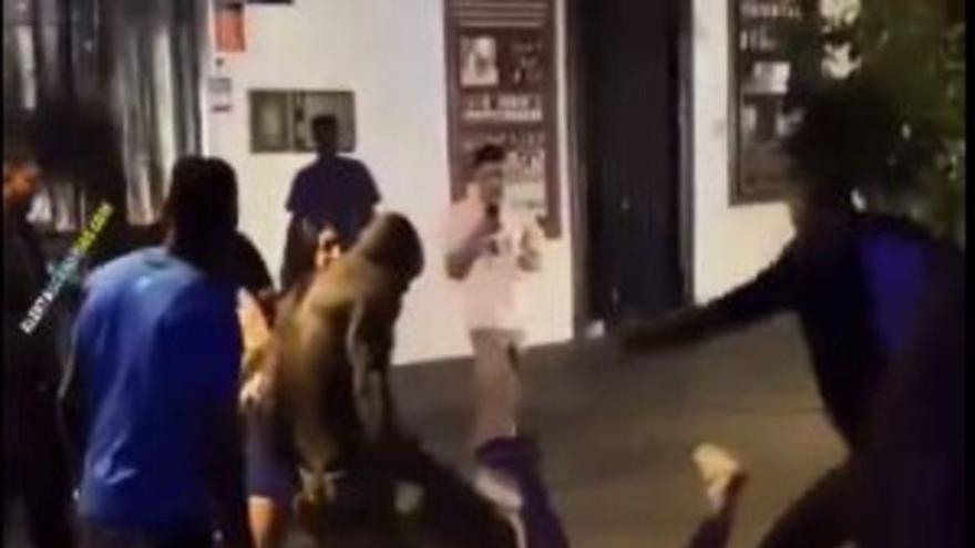 Captura del vídeo sobre el altercado en la calle Blanco del Puerto de la Cruz.