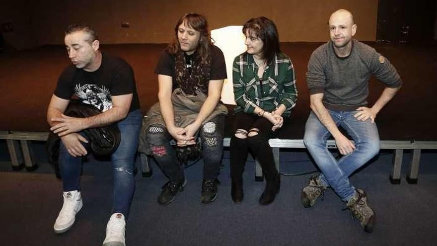 Por la izquierda, José Carlos Peláez, Luismi Díaz, Yolanda Alonso y Chus Suárez, ayer, en el escenario de la Factoría Cultural.