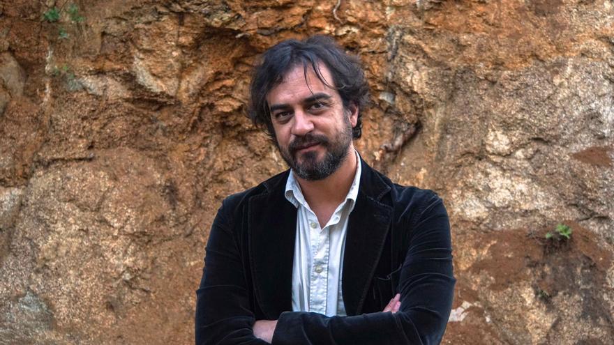 Un repaso en imaxes á traxectoria de Pedro Feijoo, premio Xerais 2023