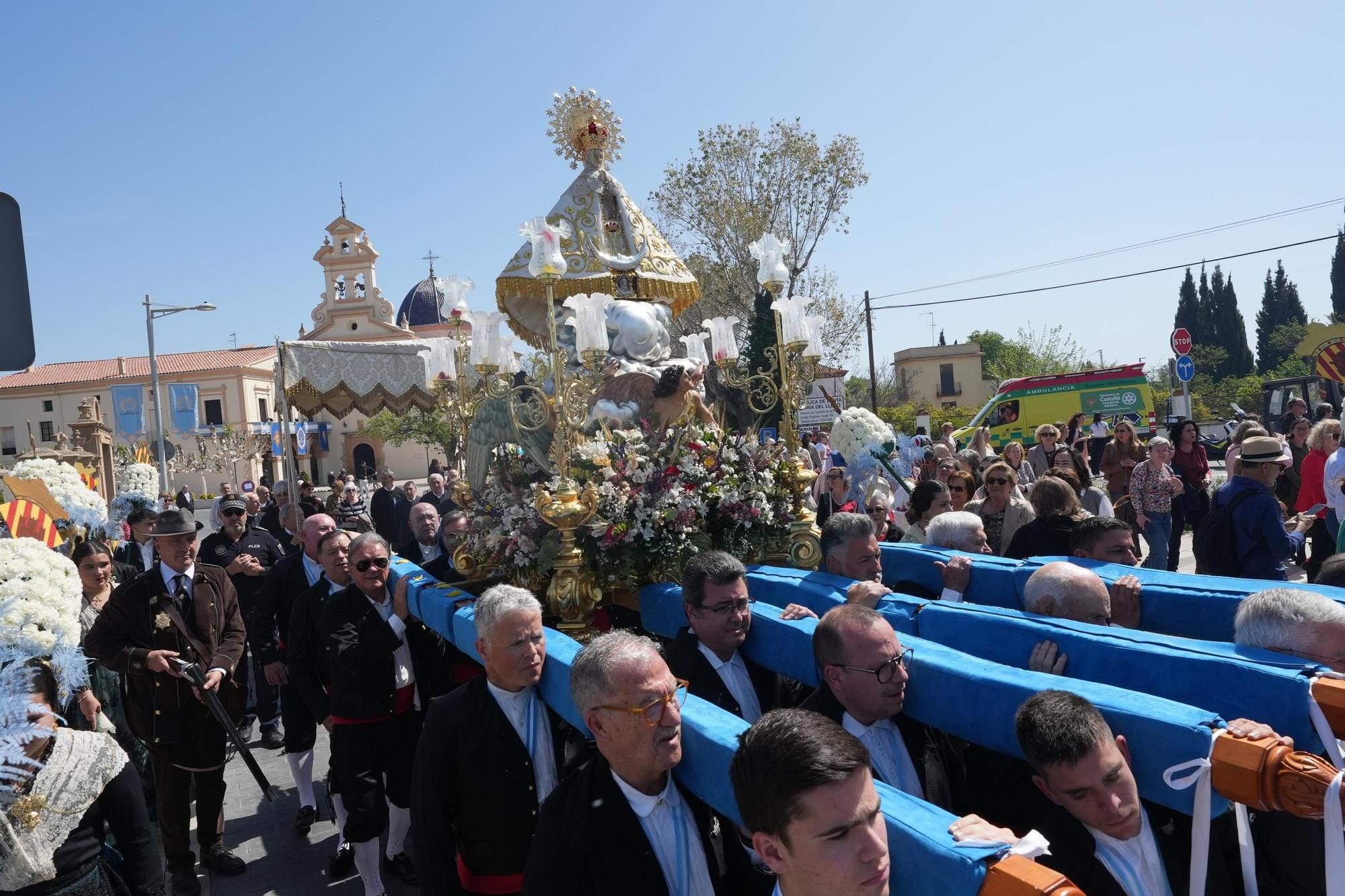 Galería de imágenes: La Virgen del Lledó sale de la basílica para ir a la ciudad