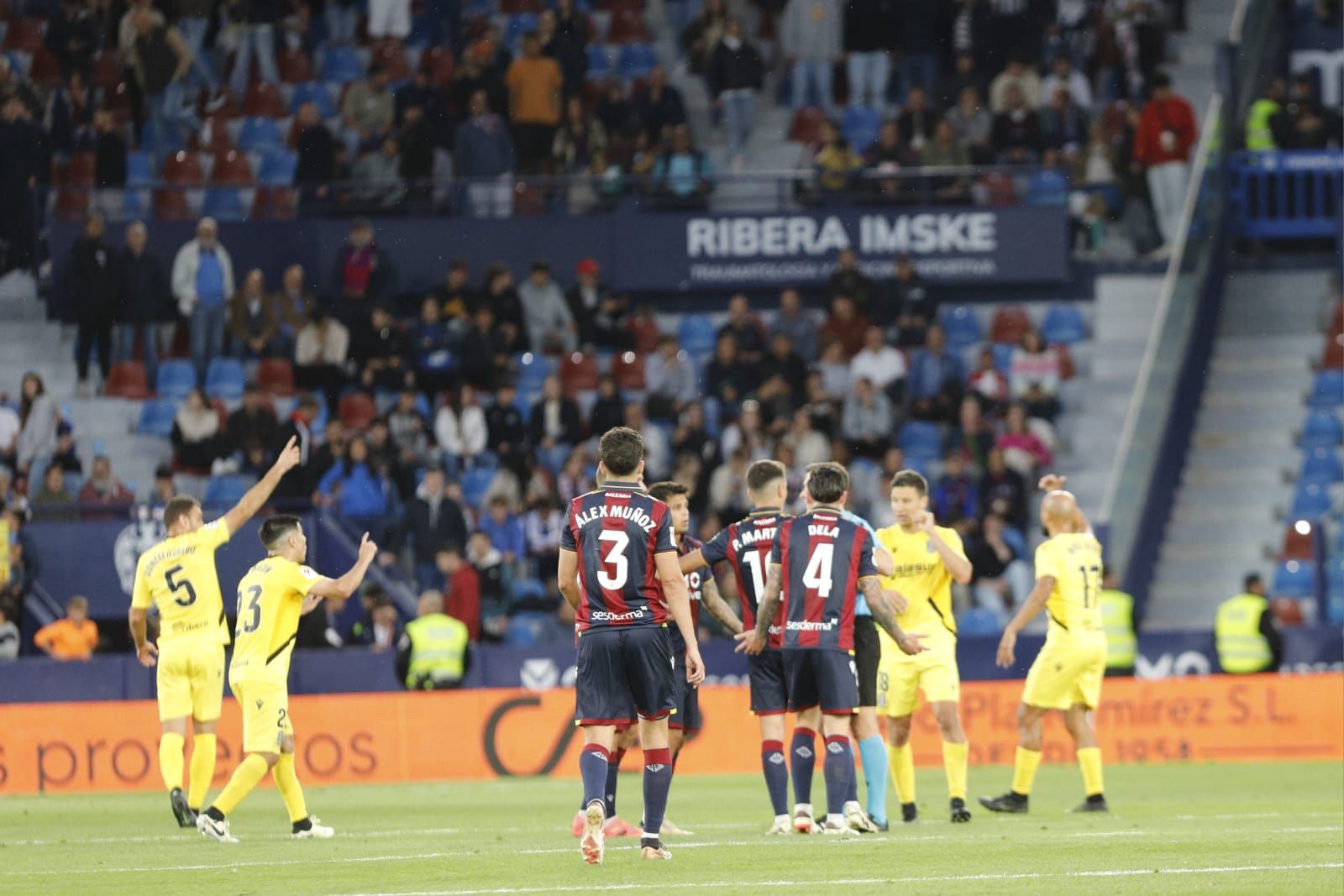 La victoria del FC Cartagena en la casa del Levante, en imágenes