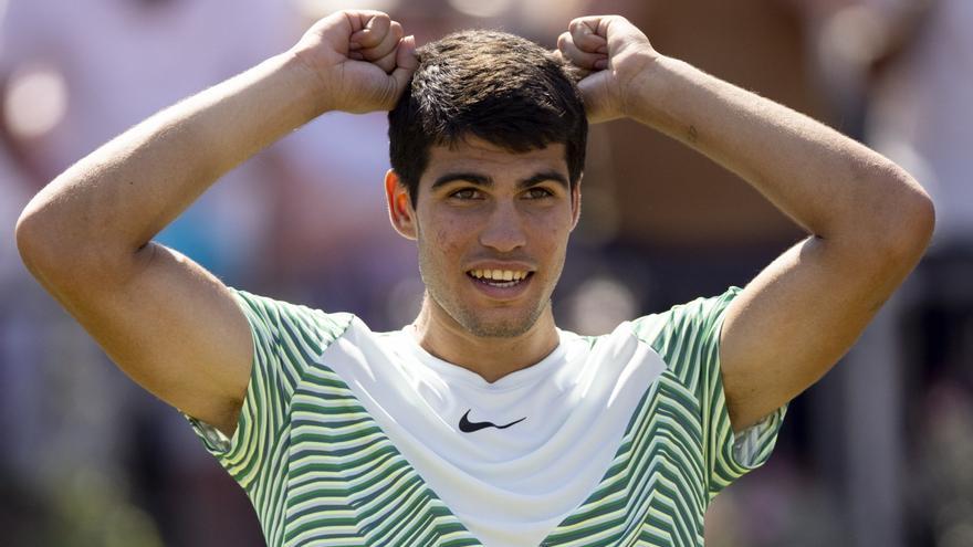 Alcaraz s&#039;exhibeix en la seua estrena en Wimbledon