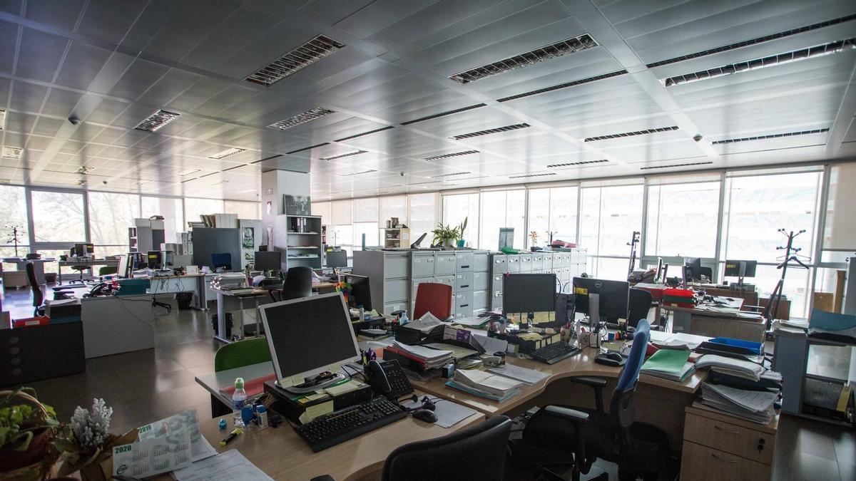 Uno de los espacios de la Ciudad Administrativa de la Generalitat, desierto durante la pandemia con motivo del teletrabajo. CIUDAD ADMINISTRATIVA 9 DE OCTUBRE . FUNCIONARIOS