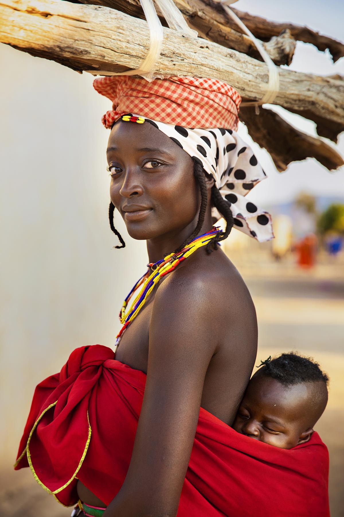 Una mujer retratada en Namibia.