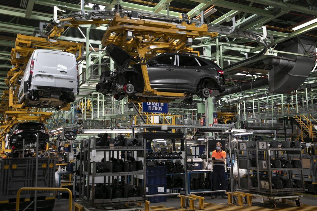 Coches en producción en Ford Almussafes.