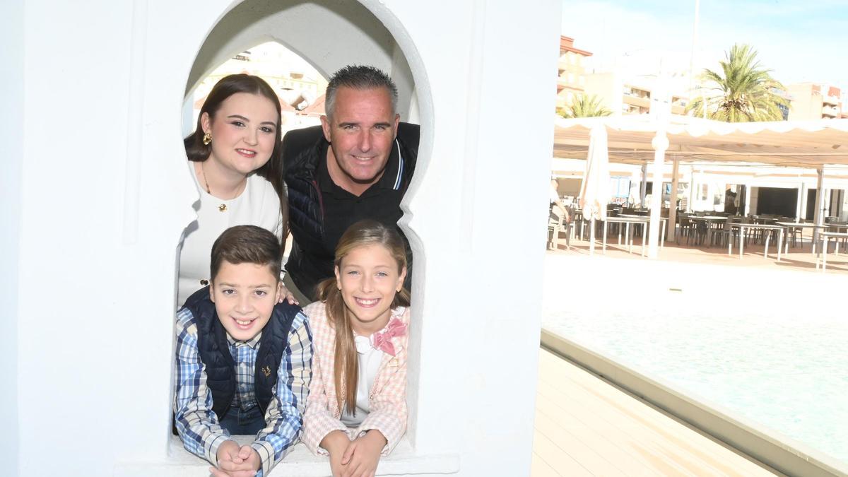 MIguel Valerino, Claudia Albert, María Salom i Miguel Ramírez, a la plaça del Mar.