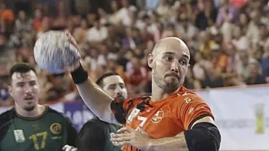 El balomnano asturiano recupera una estrella: el Horizonte Atlética consigue la vuelta a casa de Adrián Fernández