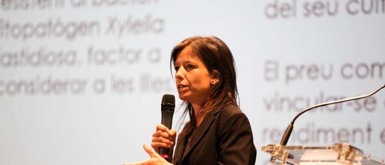 Carmen Garau durante su charla en el palacio de Congresos.