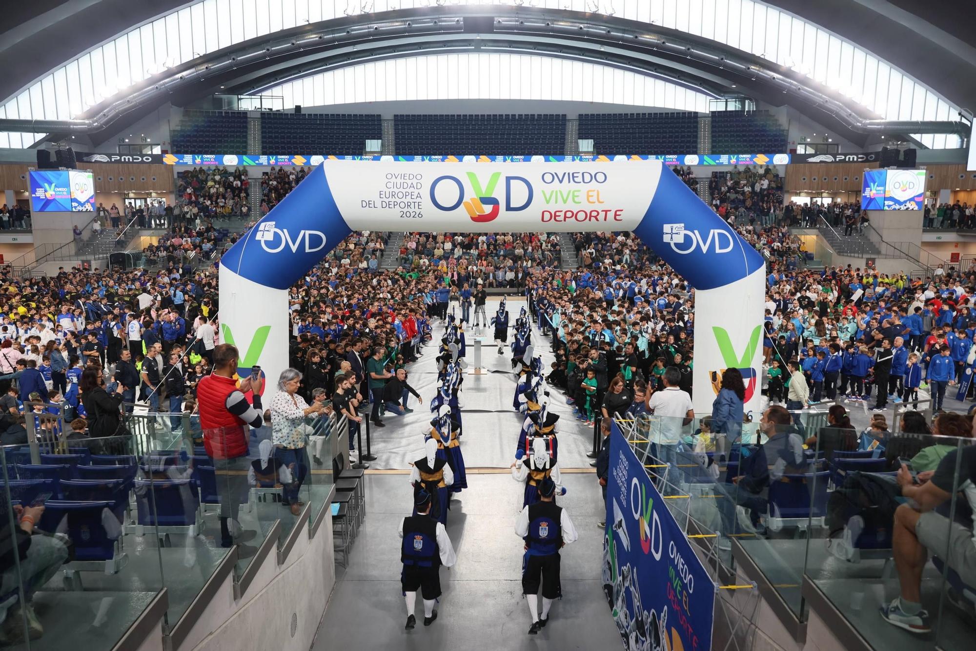 EN IMÁGENES: El encuentro de 50 clubs de Oviedo en el Palacio de los Deportes