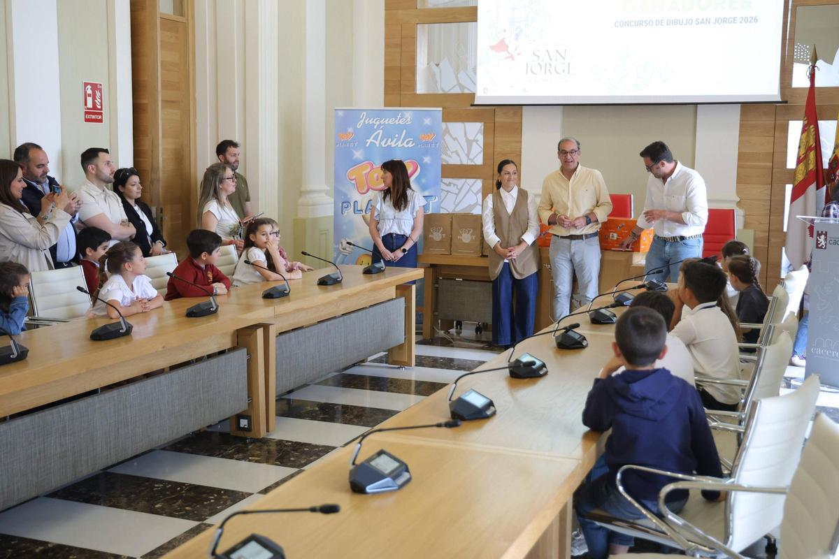 Galería | San Jorge, protagonista del concurso de dibujo infantil del Ayuntamiento Galería | San Jorge, protagonista del concurso de dibujo infantil del Ayuntamiento