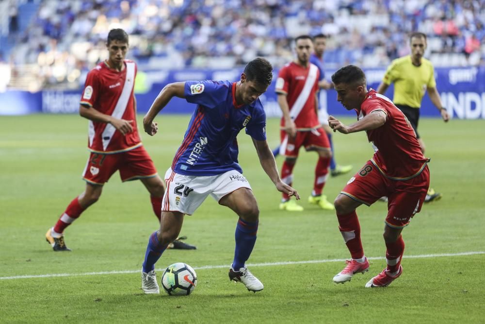 El partido entre el Real Oviedo y el Rayo Vallecano, en imágenes