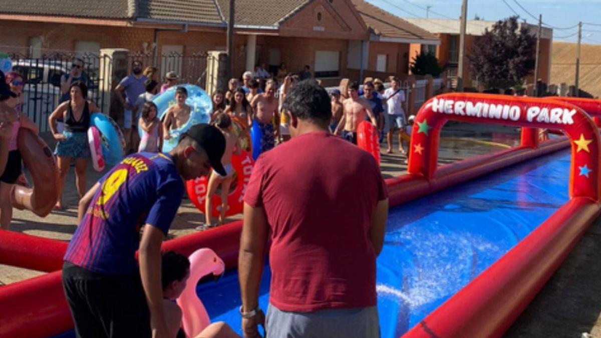 Jornadas de diversión y encuentro en Villaveza del Agua, que despide sus fiestas patronales por El Salvador