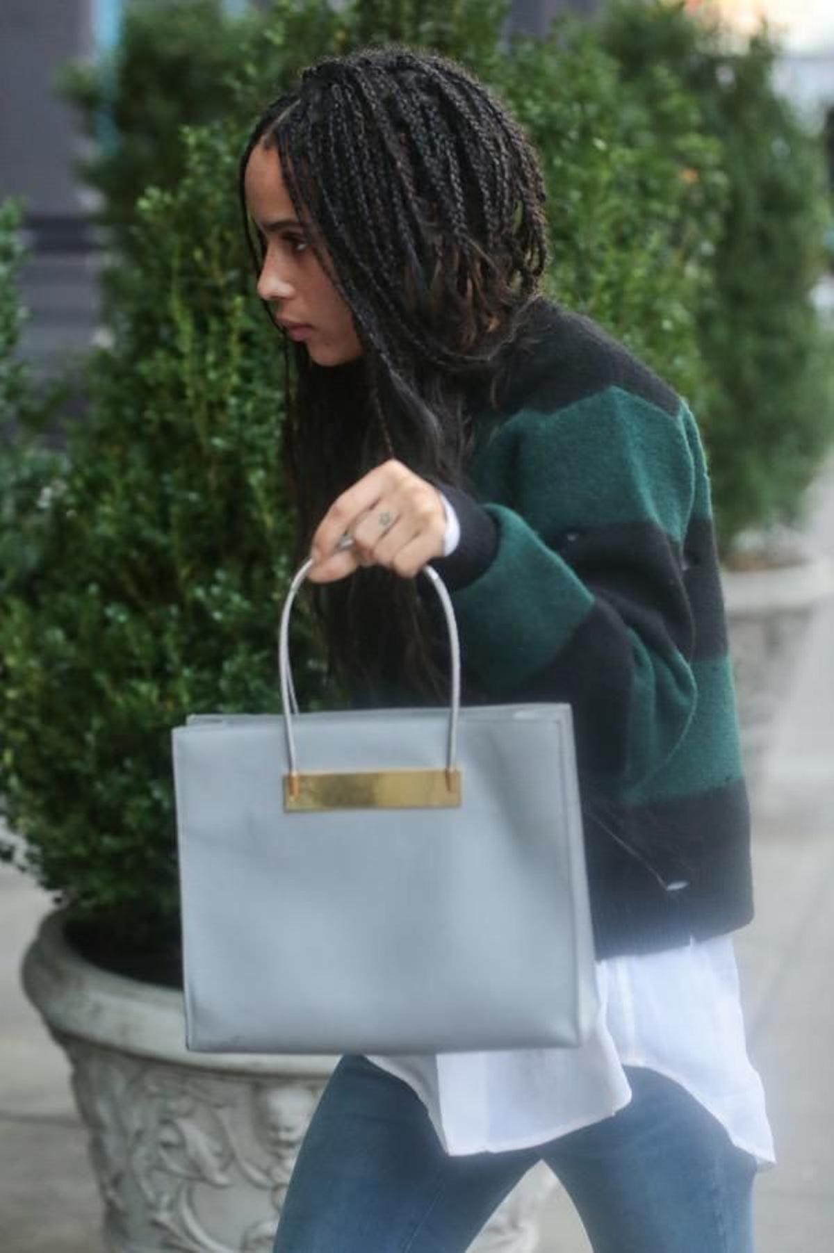 Zoë Kravitz para Balenciaga. Bolso it.