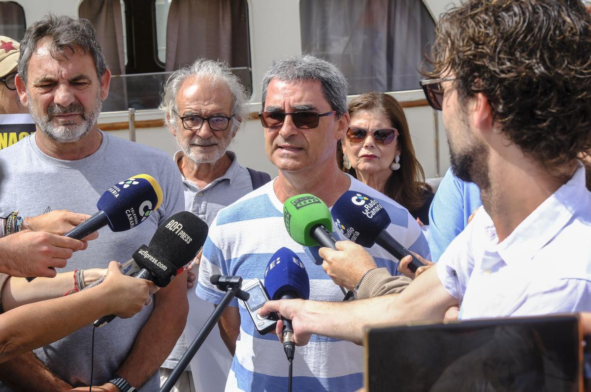 Open Arms recala en el Puerto de Las Palmas para recabar apoyos antes de partir hacia Cuba para llevar placas solares a un hospital pediátrico de La Habana