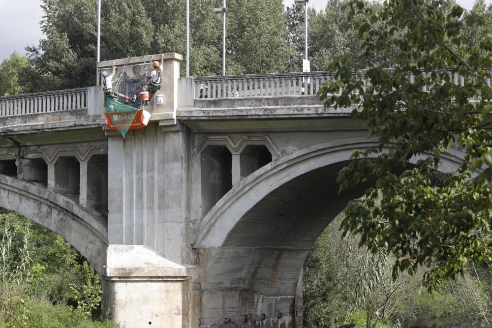 Retiren les àligues franquistes del pont de l'Aigua