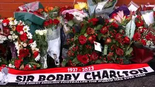 Manchester despide a Charlton en un emotivo funeral