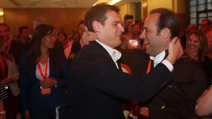 Albert Rivera y Juan Cassá durante un acto en Málaga.