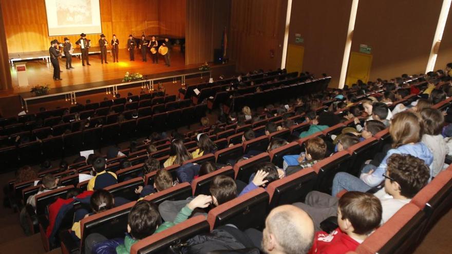 Alumnos durante el concierto didáctico de esta mañana