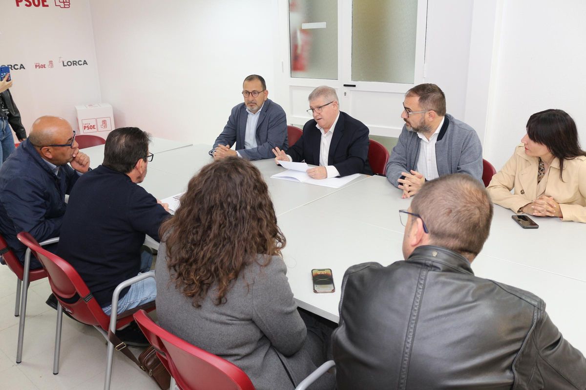 La reunión tenía lugar en la sede del Partido Socialista de Lorca.