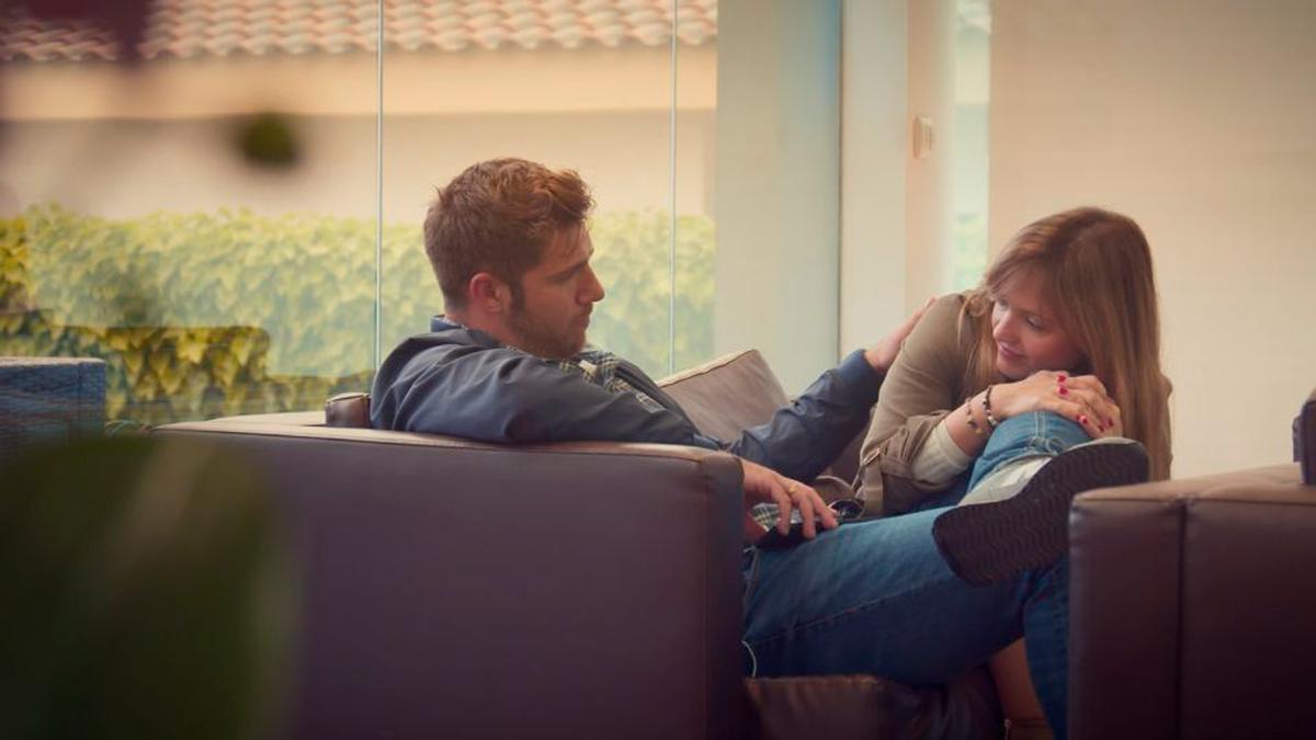Una de las parejas que participan en «Madres invisibles».