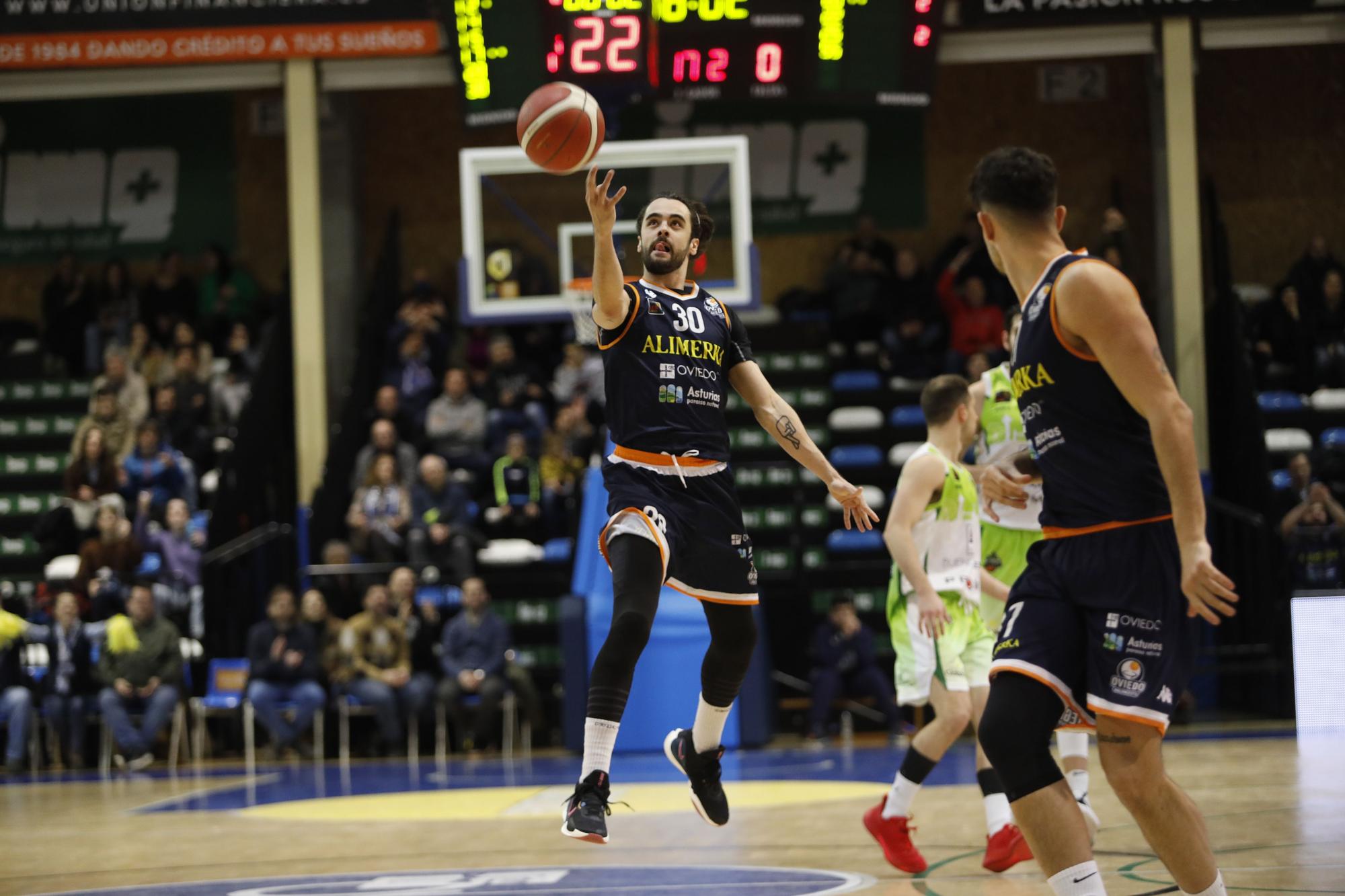 El Alimerka Oviedo puede con sus temores y con el Albacete (63-57)