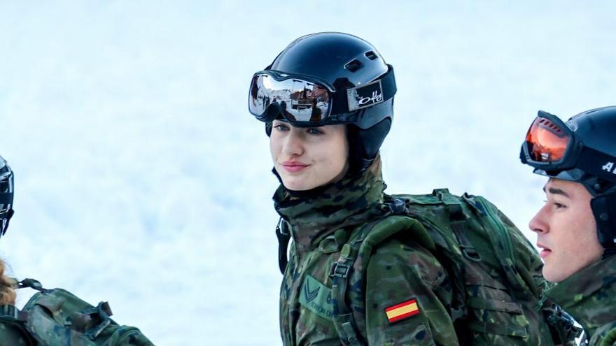 El Principado aprueba la Medalla de Asturias para Leonor y la noticia pilla a la Princesa de maniobras militares en la nieve en Huesca