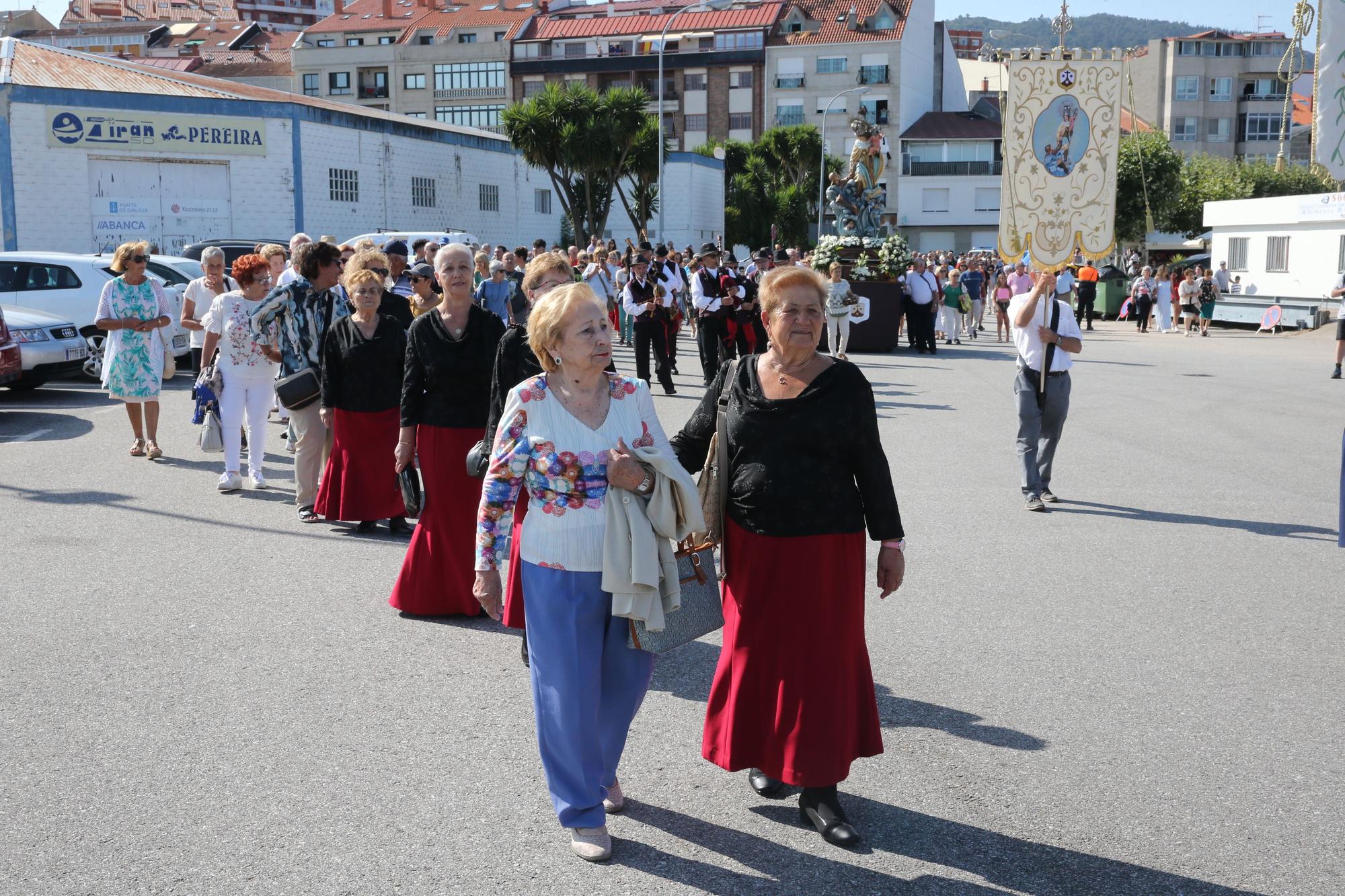 Decenas de barcos en la procesión marítima de Moaña