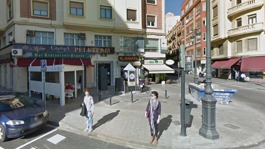 Lugar donde se produjo el ataque, en la calle Guillem de Castro de València.