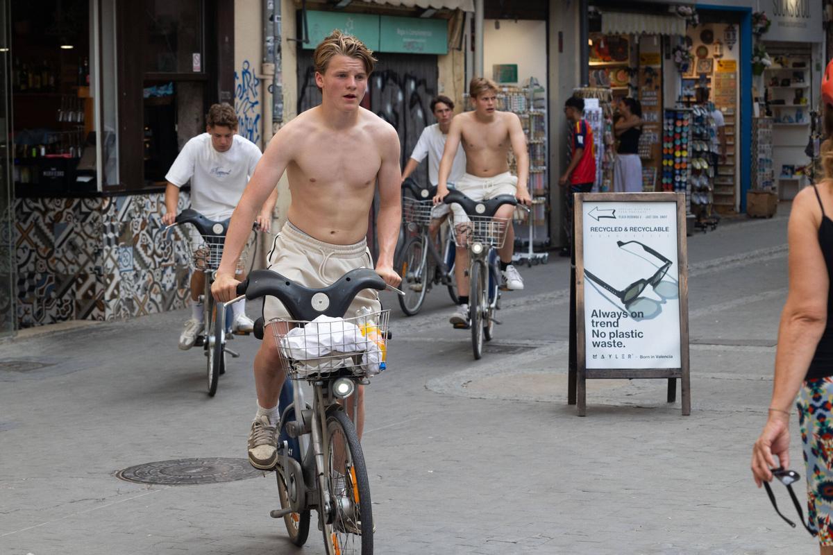 Valencia. VLC. Calor y turistas por el centro