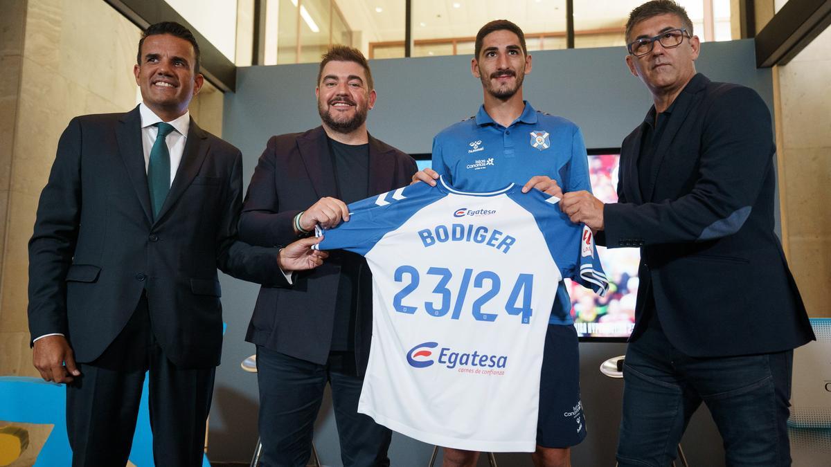 Presentación del nuevo jugador del CD Tenerife, el centrocampista francés Yann Bodiger