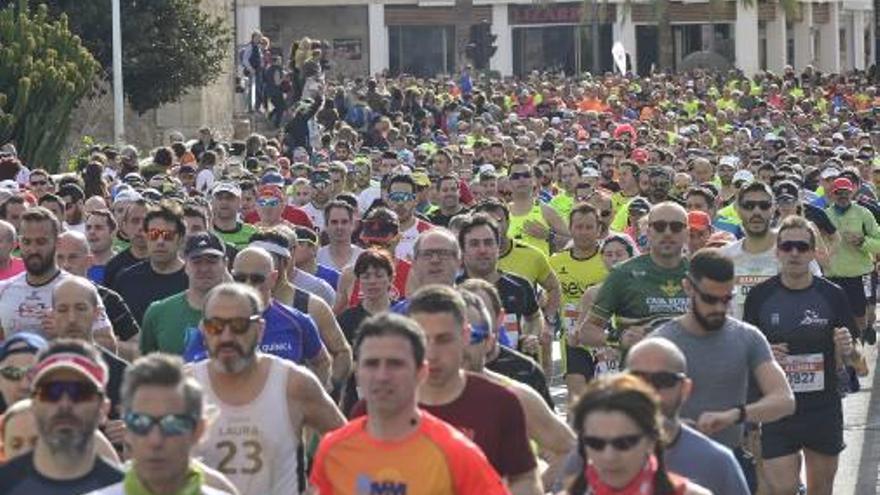 Un momento de la última edición del Medio Maratón de Elche.