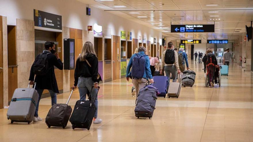 L&#039;aeroport de Girona aposta pel turisme ciclista instal·lant una estació per al muntatge de bicicletes