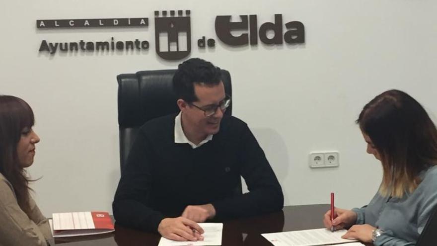 El Ayuntamiento de Elda y la Asociación de Alumnos de la EOI firman un convenio de colaboración