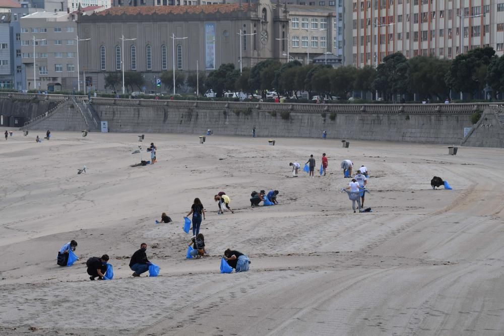 Limpieza de playas de voluntarios de Mar de Fábula