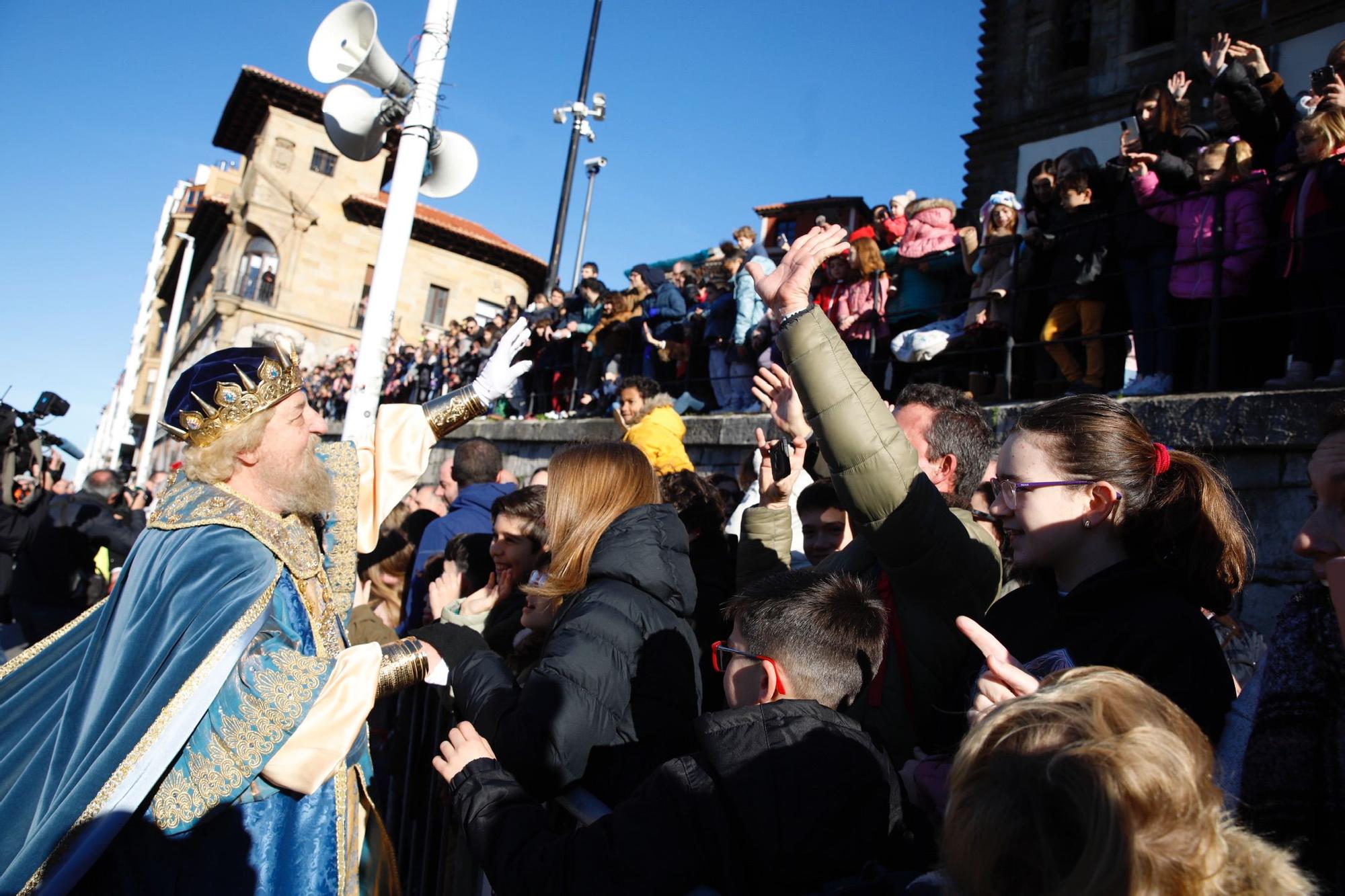 Así ha sido la llegada de los Reyes Magos a Gijón