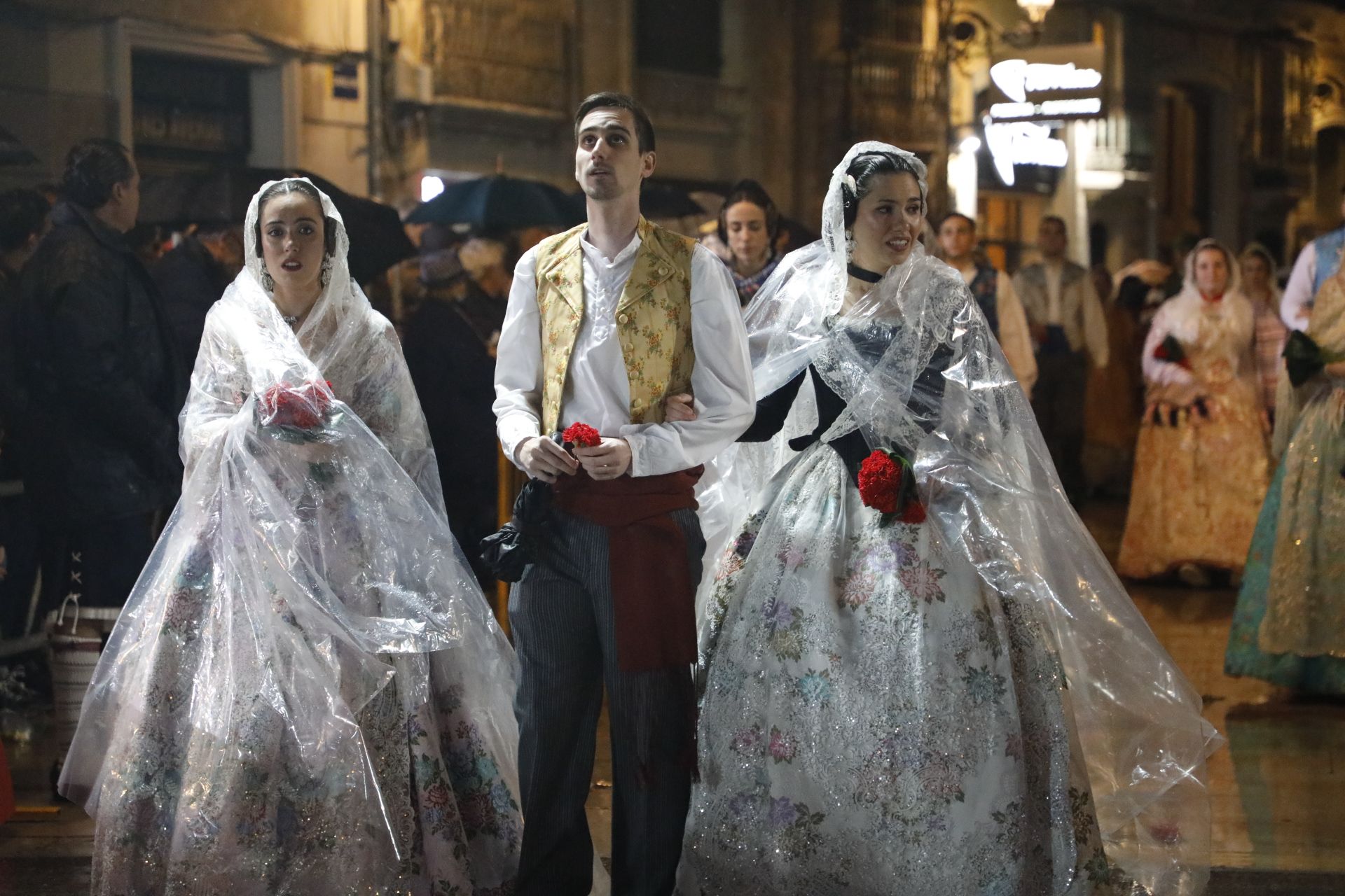 Búscate en el primer día de ofrenda por la calle de la Quart (entre las 19:00 a las 20:00 horas)