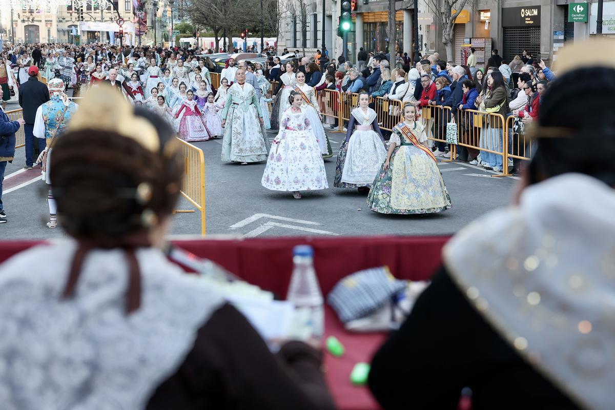 Los infantiles reciben los premios... que casi se pierden