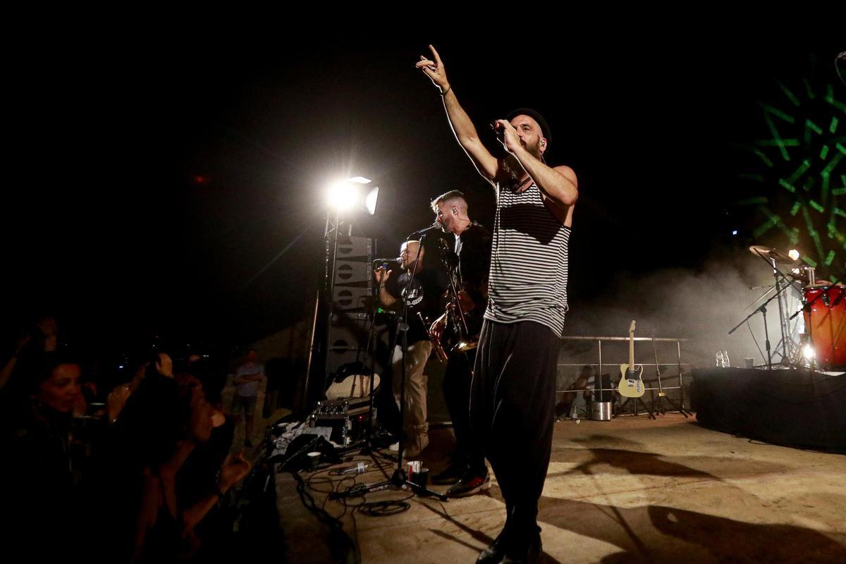 Mira aquí todas las imágenes de los grupos Los 300 y Eskorzo en el Festival Sueños de Libertad de Ibiza